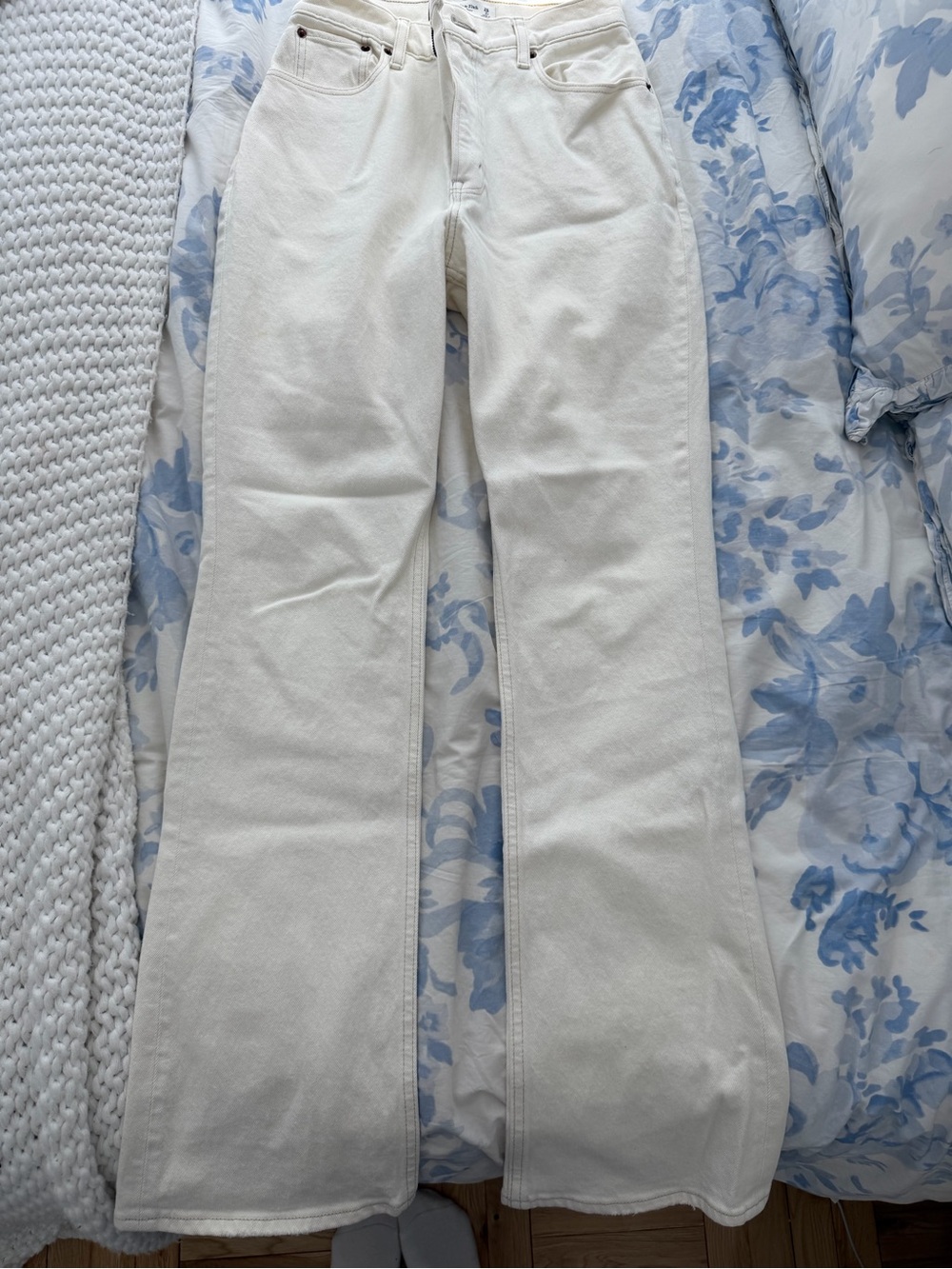 Abercrombie & Fitch Size 26/2 White The 70s Vintage Flare High Rise Jeans